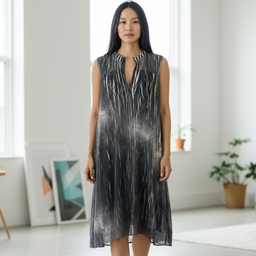 Komarov Charcoal and White Crinkle Sleeveless V-Neck Shift Dress Size Medium